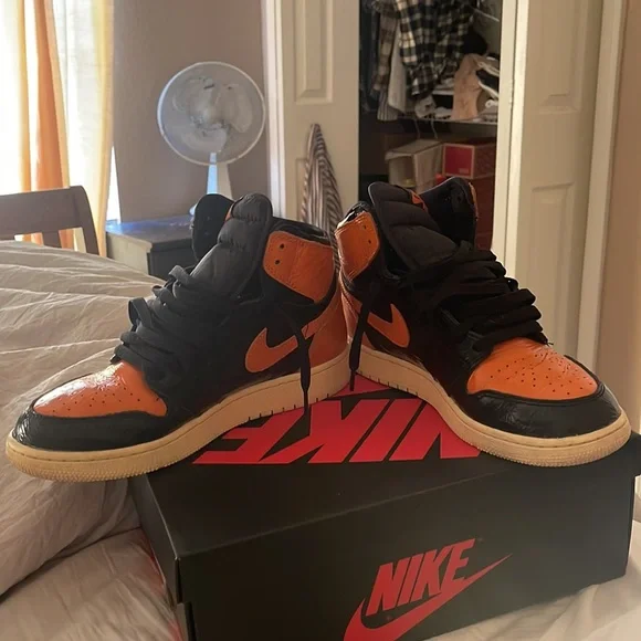 Getting rid of old shoes, size 7 , worn very little , box  display picture 1